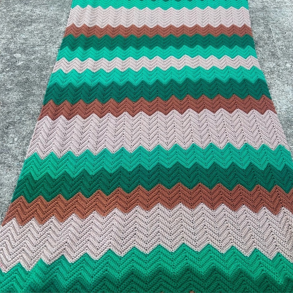 Vintage 1970s Afghan Blanket Chevron Retro Greens, Brown And Cream - Picture 5 of 8